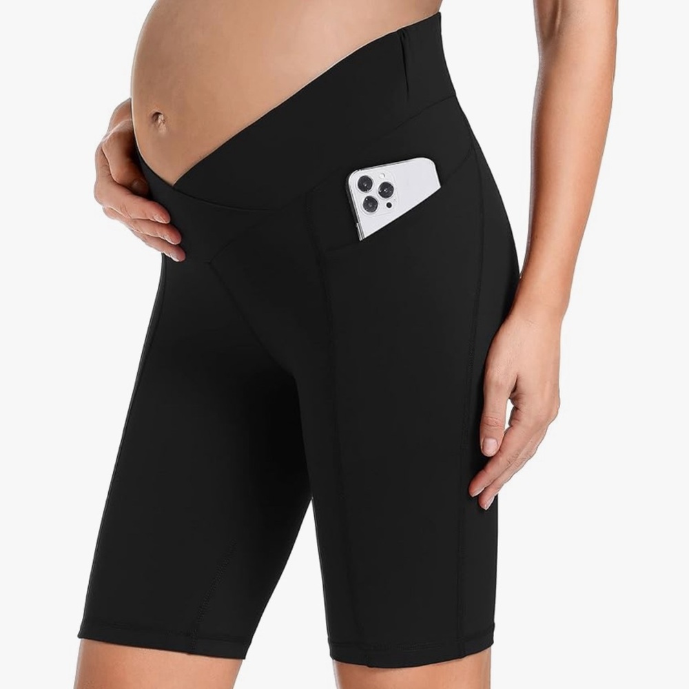 Maternity v-band black biker shorts